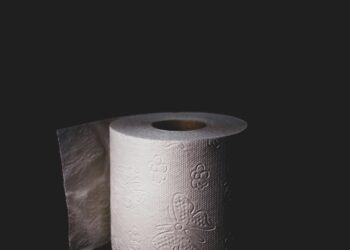 The Day My Poop Turned Black: An Expert’s Guide to Iron Supplements, Scary Side Effects, and When to Actually Worry