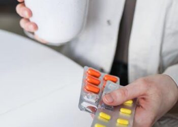 A Comprehensive Clinical Guide to Managing Influenza and Flu-Like Symptoms: From Symptom Assessment to Medical Treatment