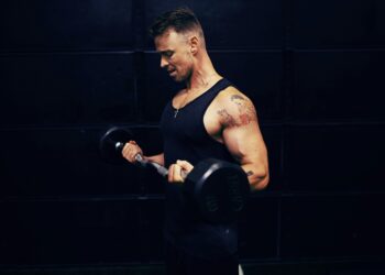 The Hypertrophy Symphony: A Specialist’s Guide to Composing Muscle Gain with Pre and Post-Workout Nutrients